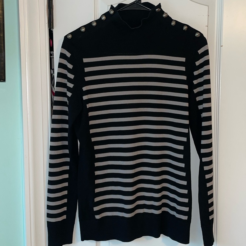 Per Se black pull over sweater size Medium, with grey stripes